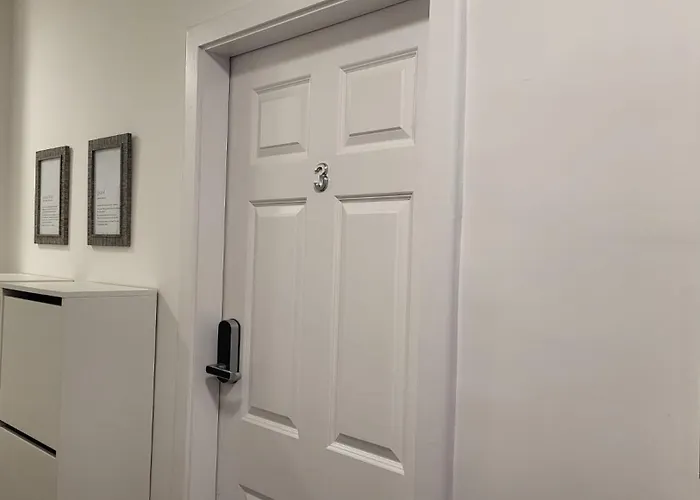 And Away Отель типа 