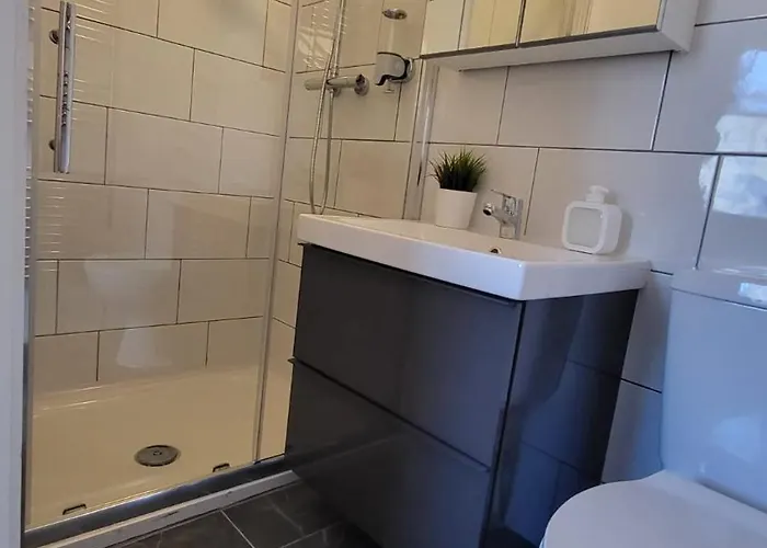 And Away 3* Вотафорд